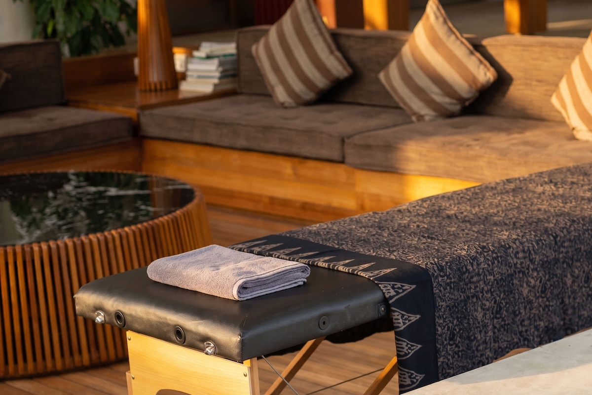 Chef-led dining and curated retreat service setup at the villa